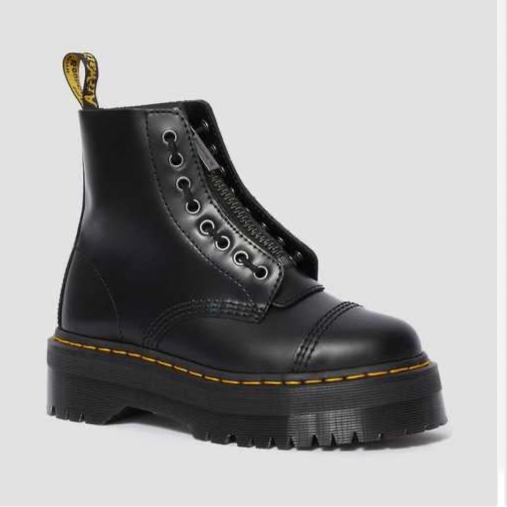 SINCLAIR BLACK POLISHED SMOOTH DR. MARTENS